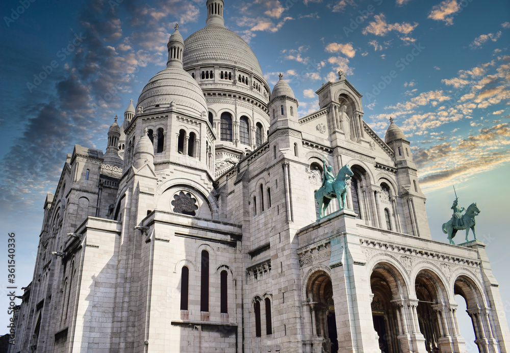 Vista de la Basilica del Sagrado Corazon en Paris