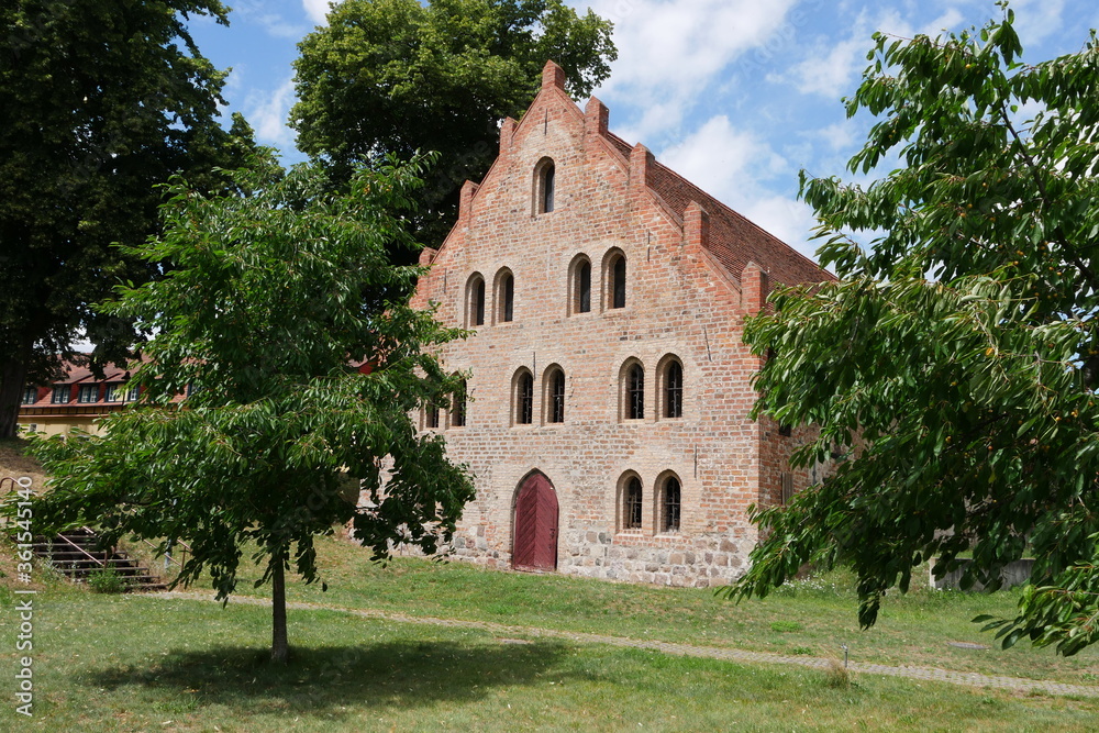 Kornspeicher Kloster Lehnin mit Norddeutscher Backsteingotik