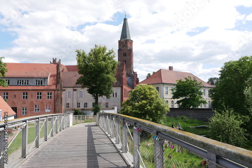 Domstrengbrücke über den Domstreng und Turm Dom in Brandenburg an der Havel