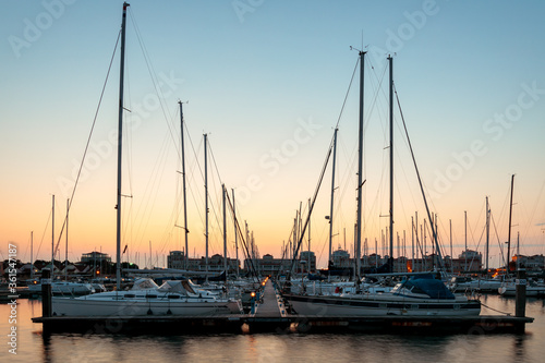 Fototapeta Naklejka Na Ścianę i Meble -  Sonnenuntergang Yachthafen