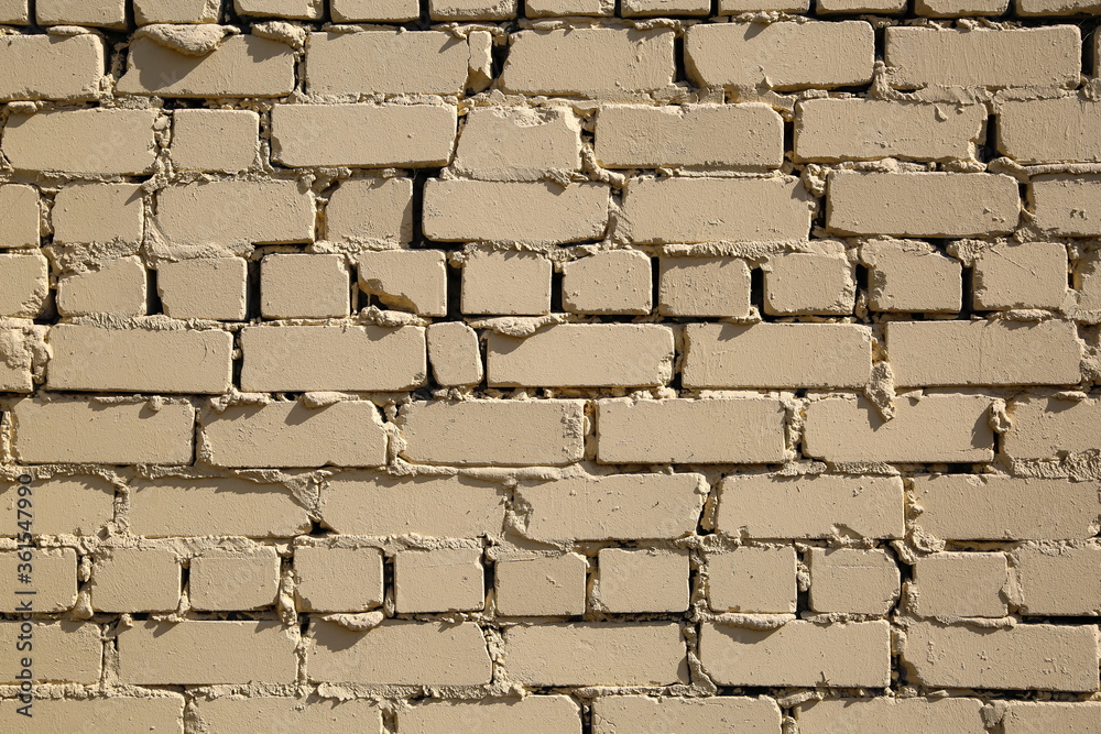 The brickwork is beige in decorative finishes. The brickwork is beige in decorative finishes.