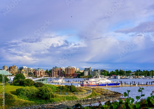 Quadro su tela Boats, buildings and cloud formations in the scenic inner harbour of Victoria, V