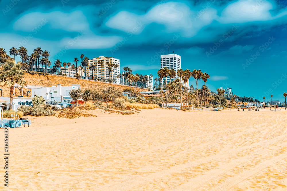 Obraz premium View of the beach of Santa Monica and the Pacific Ocean. Suburbs of Los Angeles.