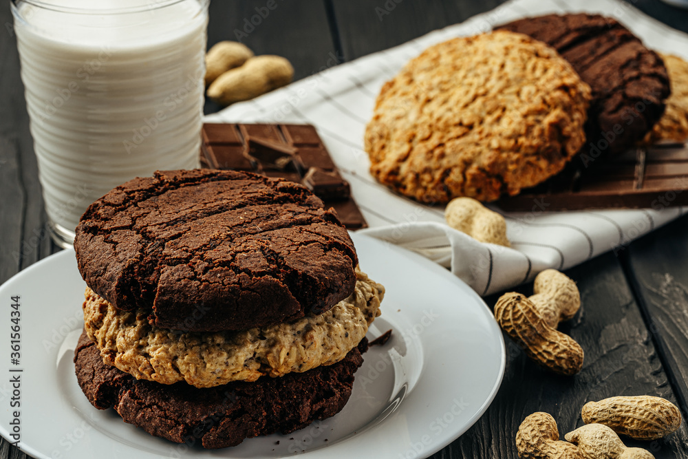 Fototapeta premium Chocolate and oat cookies on dark wooden table
