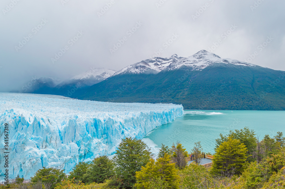 Obraz premium Perito Moreno glaciar in the argentinian patagonia