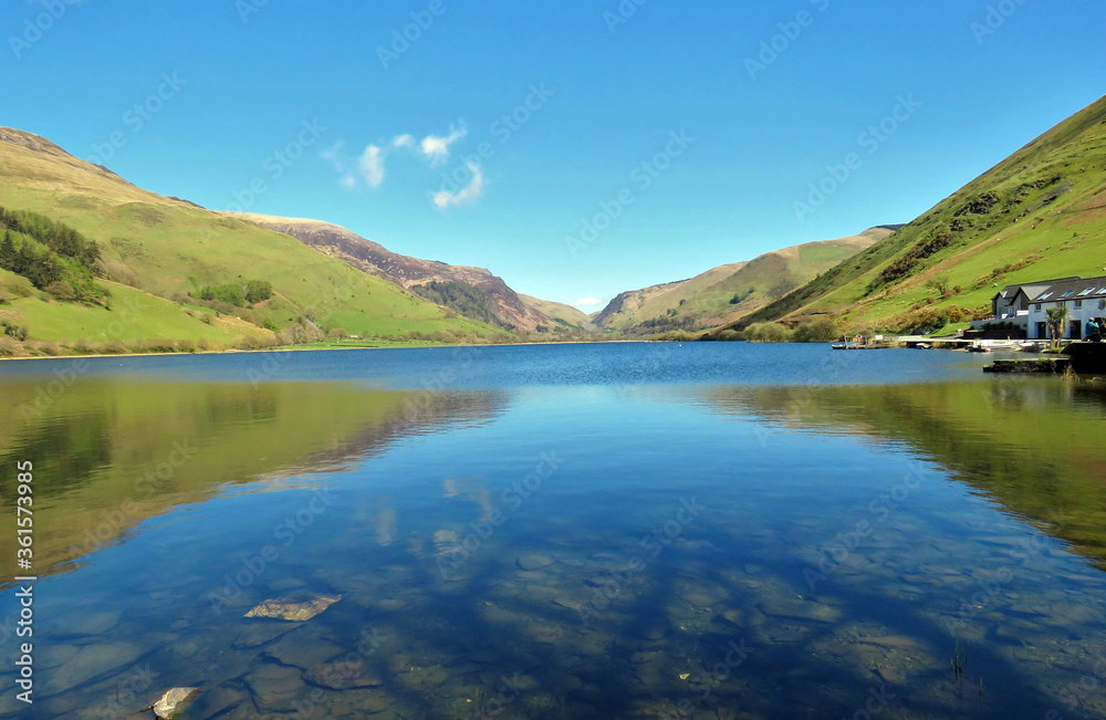 Llyn Mwyngil/ Tal Y Llyn lake in North Wales