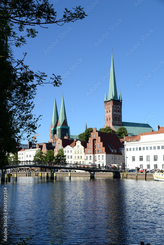 Trave und St. Pertrikirche in Lübeck