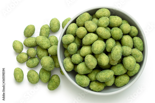 Fotografie Wasabi coated peanuts