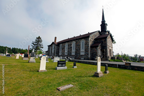 L'église et le cimetière de Ste-Flavie en Gaspésie au Québec