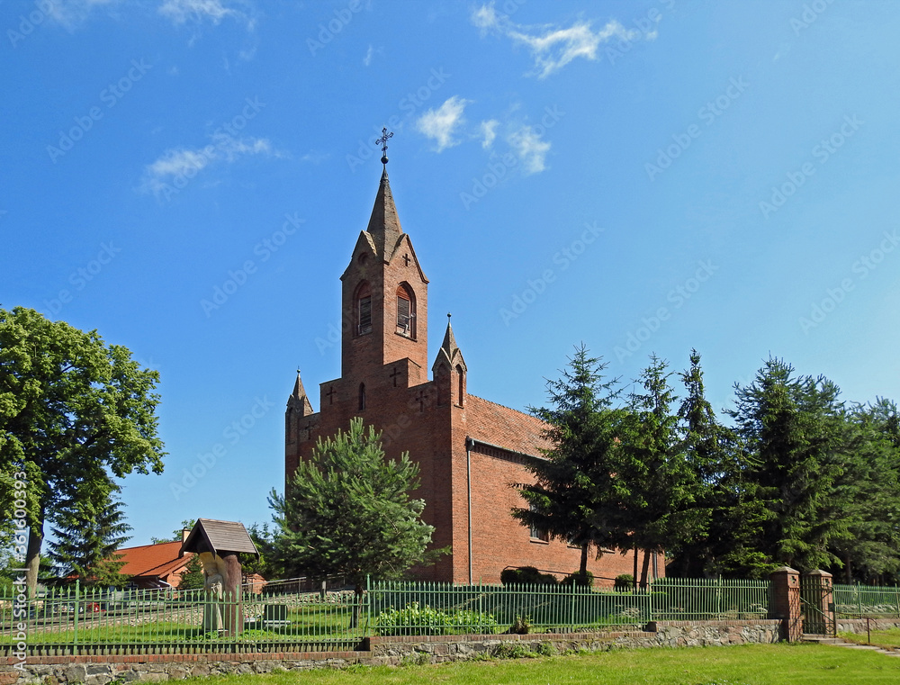 wyswiecony w 1887 roku neogotycki kosciol katolicki pod wezwaniem swietego jakuba apostola w miejscowosci bialuty wojewodztwo warminsko mazurskie w polsce
