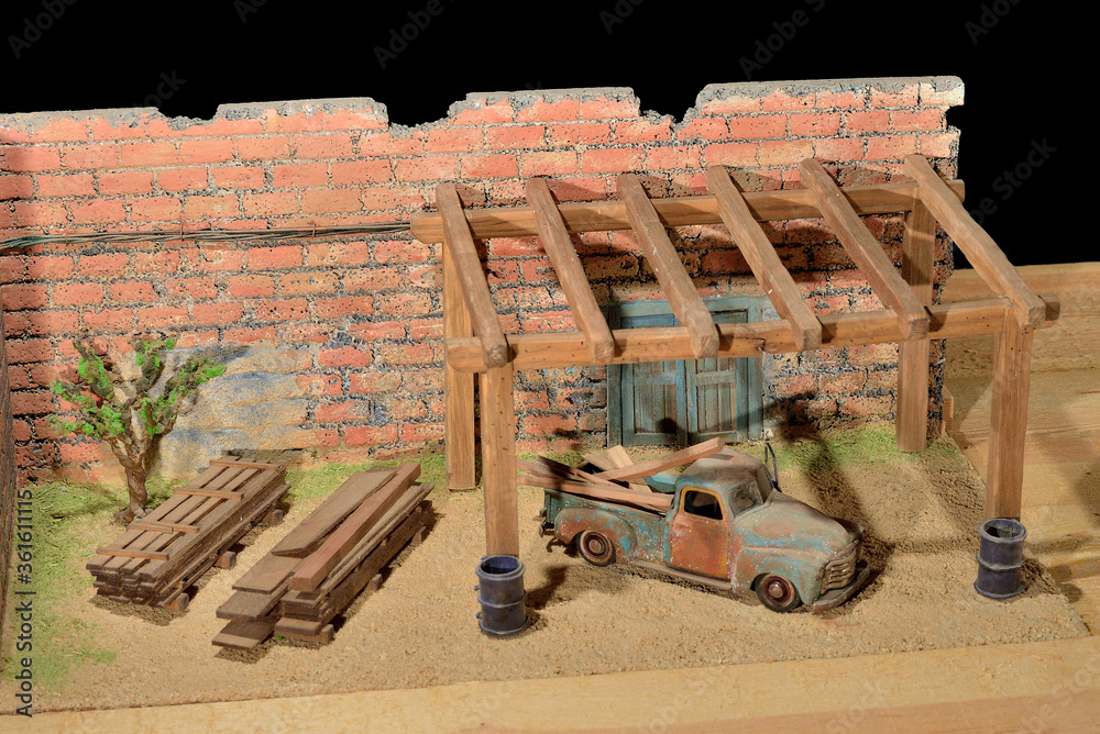 Φωτογραφία diorama coches y maquetas de coches envejecidos y tratados sobre un patio viejo
