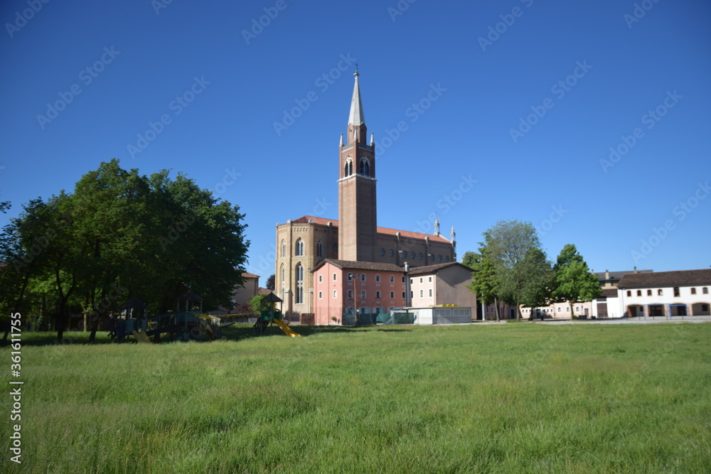 Casarsa della Delizia - Duomo di San Giovanni visto dal parco Zuccheri