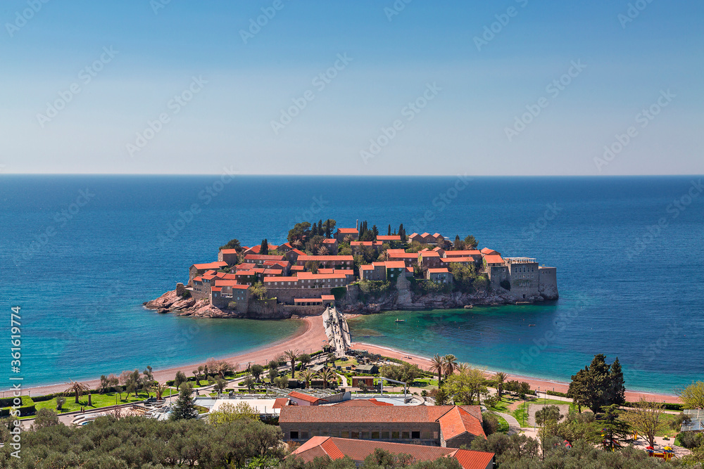 Φωτογραφία Sveti Stefan peninsula on the Adriatic Sea in Budva, Montenegro