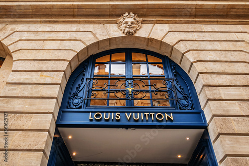 View of French luxury fashion house Louis Vuitton. Flagship store opened in  heart of Place Vendome - a place where Louis Vuitton founded his first store  in 1854. PARIS, FRANCE. June 11, 2018. Stock Photo