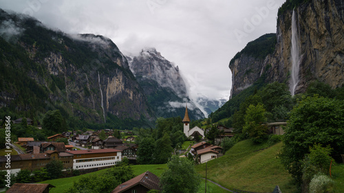 Ausblick auf Kirche von Lauterbrunnen  Schweiz