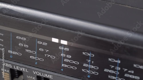 Searching for stations in different radio frequencies in old radio