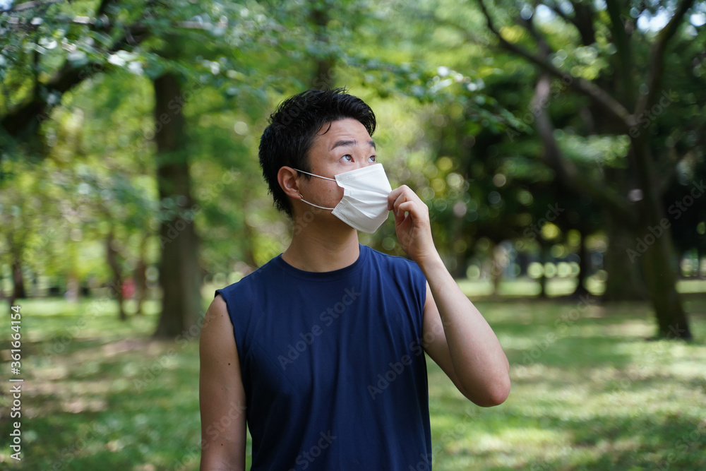 Fototapeta premium 公園でマスク