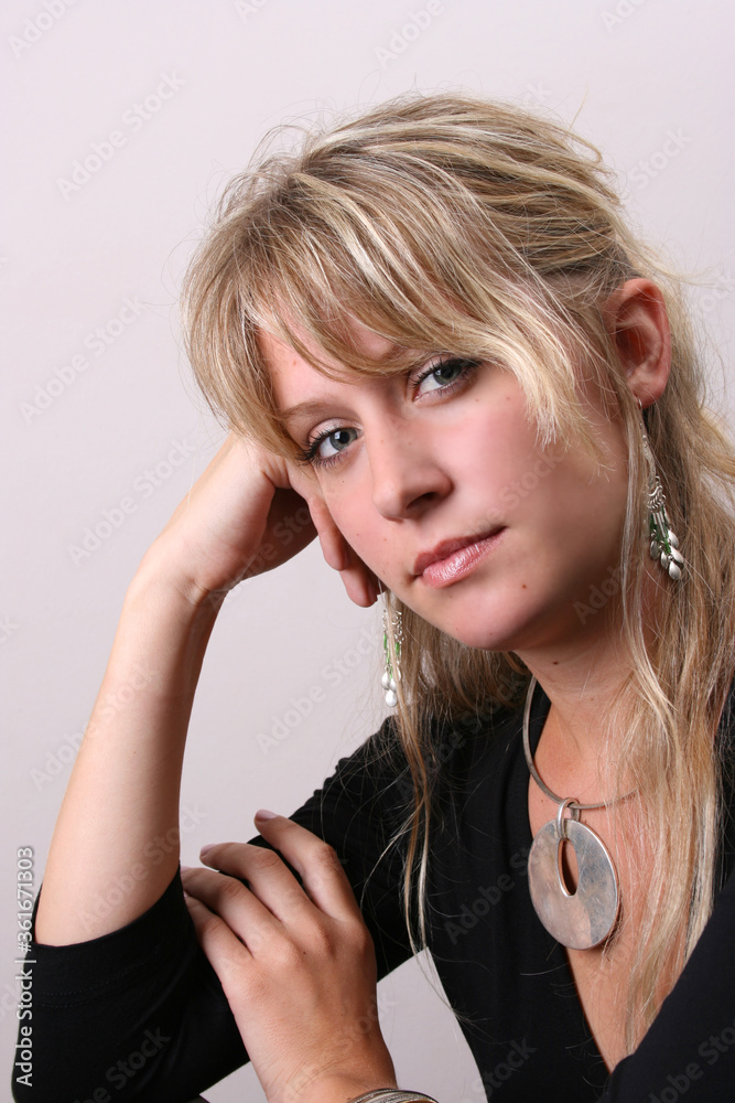 Obraz premium Blond Model in Black