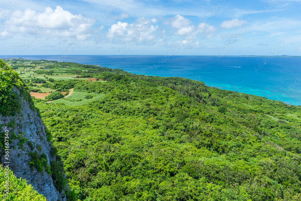 沖縄・伊良部島の牧山展望台からの風景