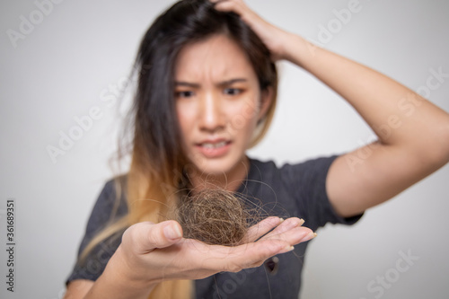 Asian women have hair loss, itchy scalp problems and anxiety.