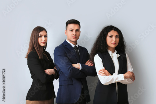 Young business people on li...