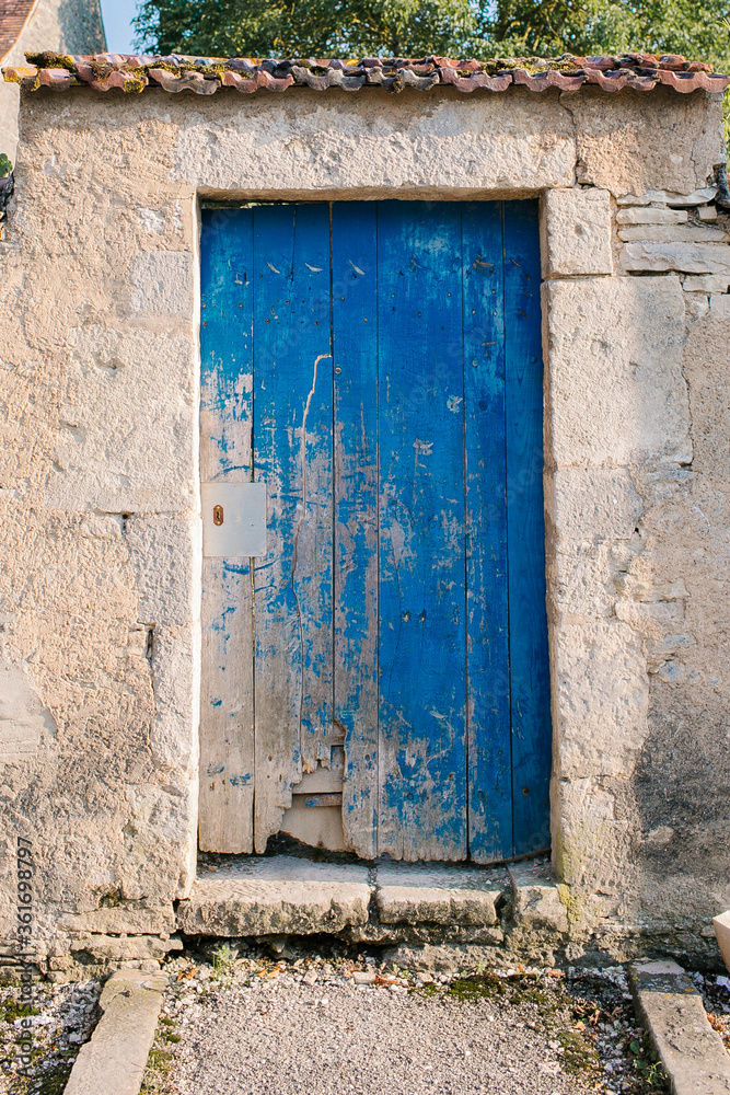 Naklejka premium Blue door to cottage in rural French village