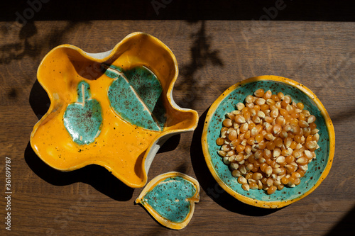 Ziarna kukurydzy talerzyk ceramika pomarańczowy i turkusowy