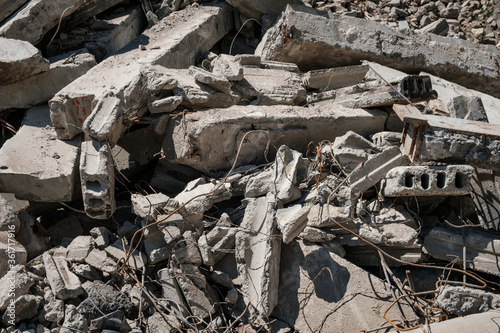 Obraz na plátně concrete rubble from destroyed building for construcion material recycling