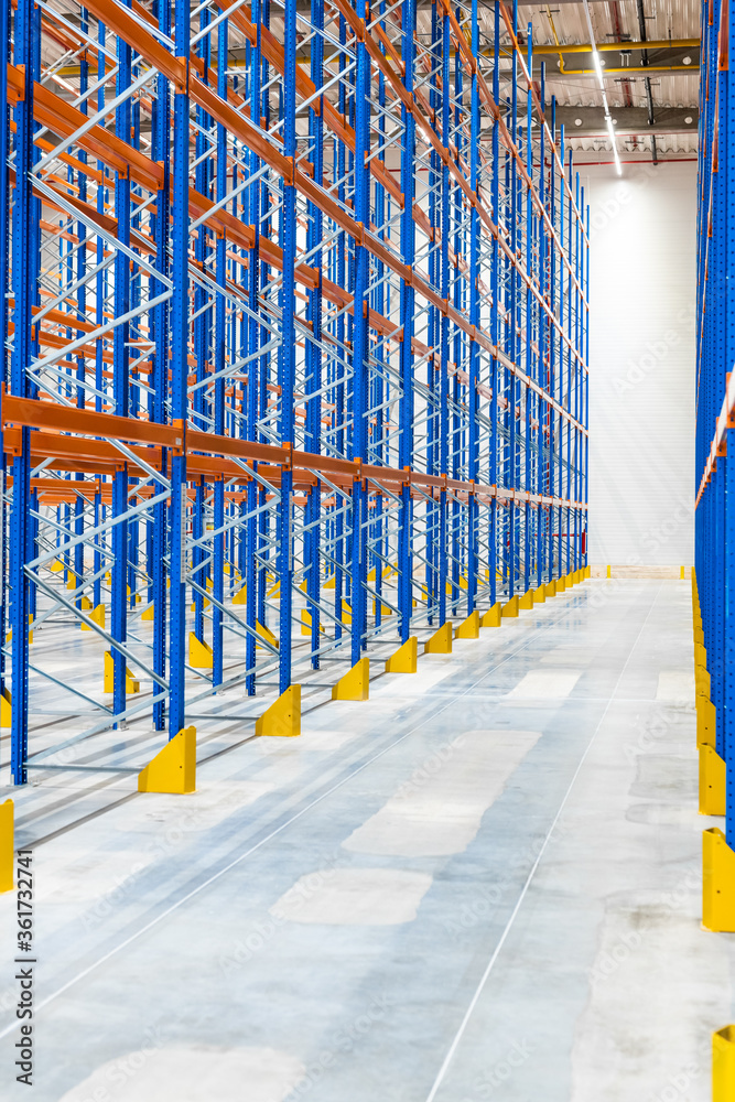 high bay warehouse - new empty warehouse space - distribution center