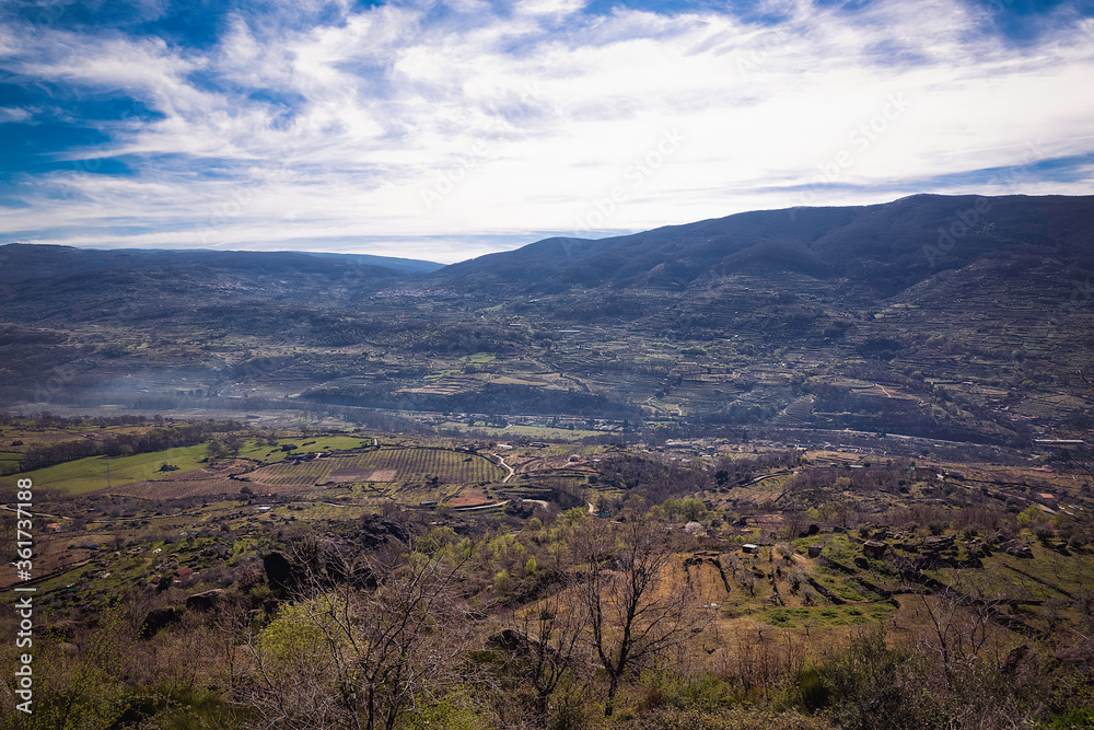 Preciosa panorámica del Valle del Jerte al norte de Cáceres