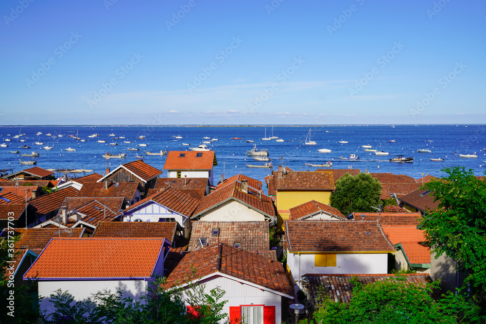 Obraz premium L'herbe village on atlantic coast in arcachon bay at lege cap ferret in France