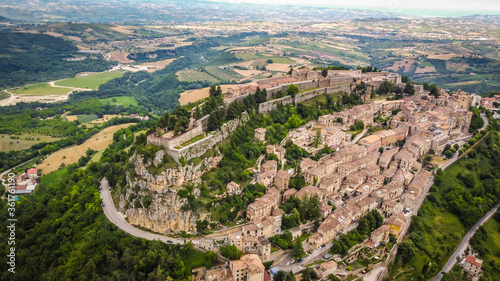 Fotografija Civitella del Tronto is a remarkable cliff-top town in the Gran Sasso e Monti de