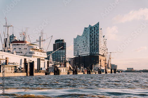 Die Elbphilharmonie und der Hamburger Hafen 