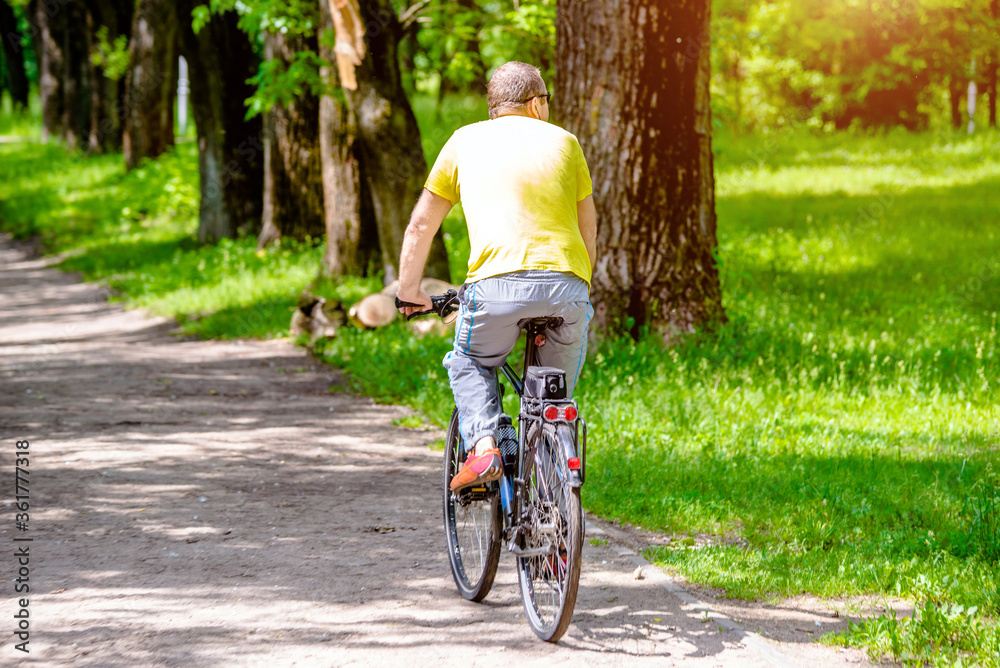 Naklejka premium Cyclist ride on the bike path in the city Park 