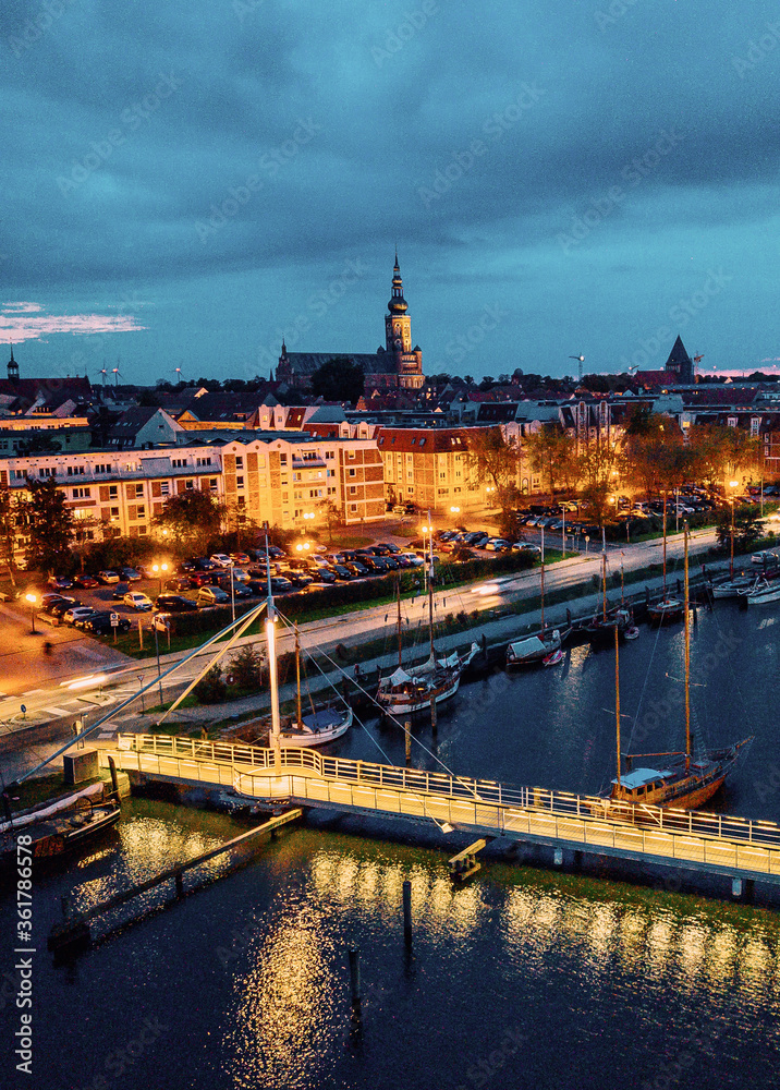 Greifswald und Museumshafen von oben - Luftbild bei Sonnenuntergang 