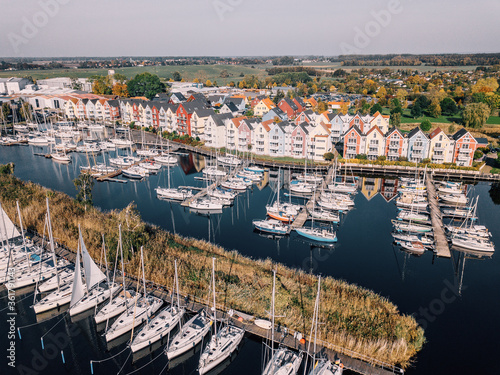 Luftbild von Greifswald und dem Ryck mit Museumshafen
