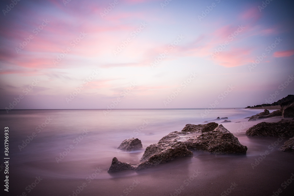 Fototapeta premium Larga exposición al atardecer en las playas de Cádiz