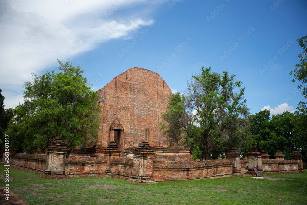 The ancient temple at Wat Mahaeyong Ayuttaya ,Thailand