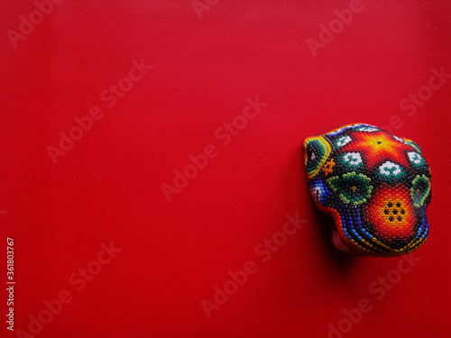 textura rojo con cabeza leopardo decorativa