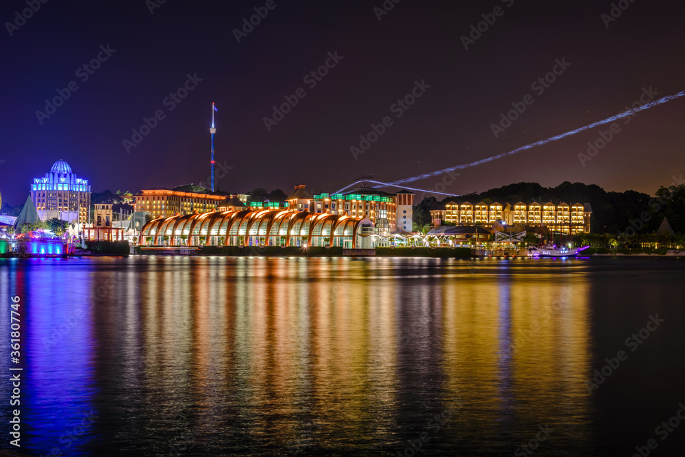 Obraz premium Singapore 2016 Sentosa Boardwalk overlook to Sentosa Island by night