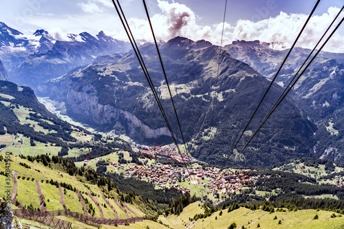 Wengen, Lauterbrunnental, Luftseilbahn, Tourismus im berner Oberland, Schweiz photo