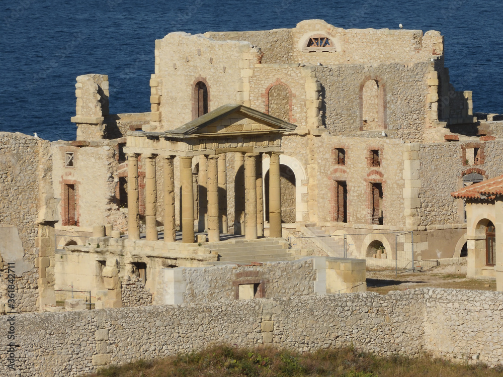 ruine sur l'île de frioul Marseille