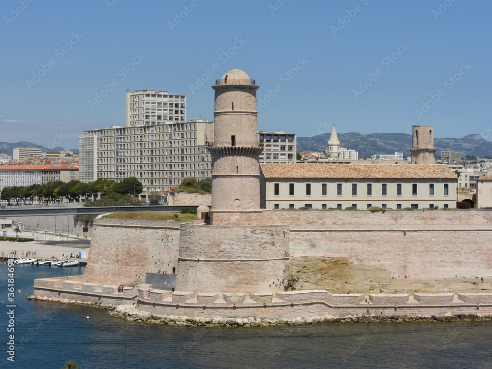 Obraz premium fort saint jean marseille depuis le jardin pharo