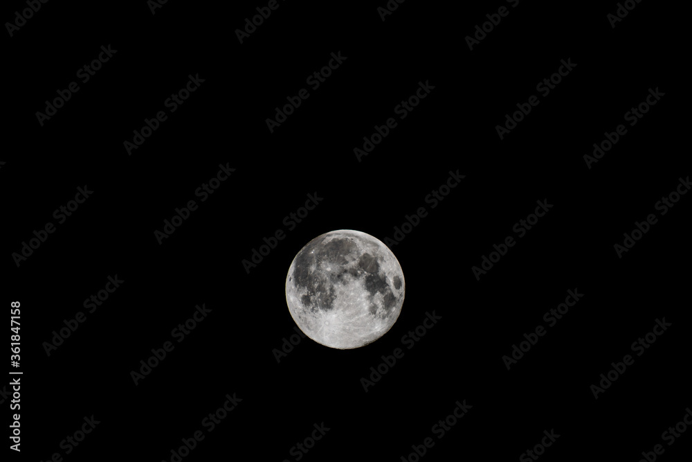 Obraz premium Bright Hanging Full Moon On A Pitch Black Night