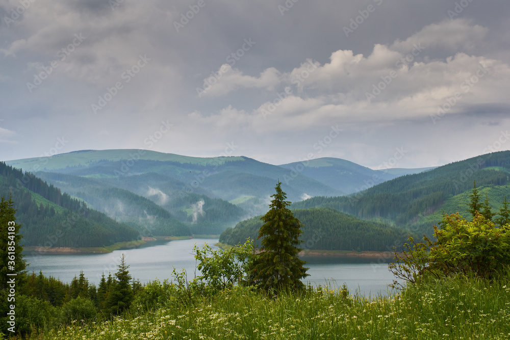 Lake Vidra in mountains