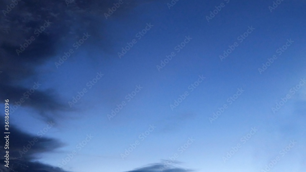 Obraz premium Blurred blue sky with dark clouds at dusk for background backdrop