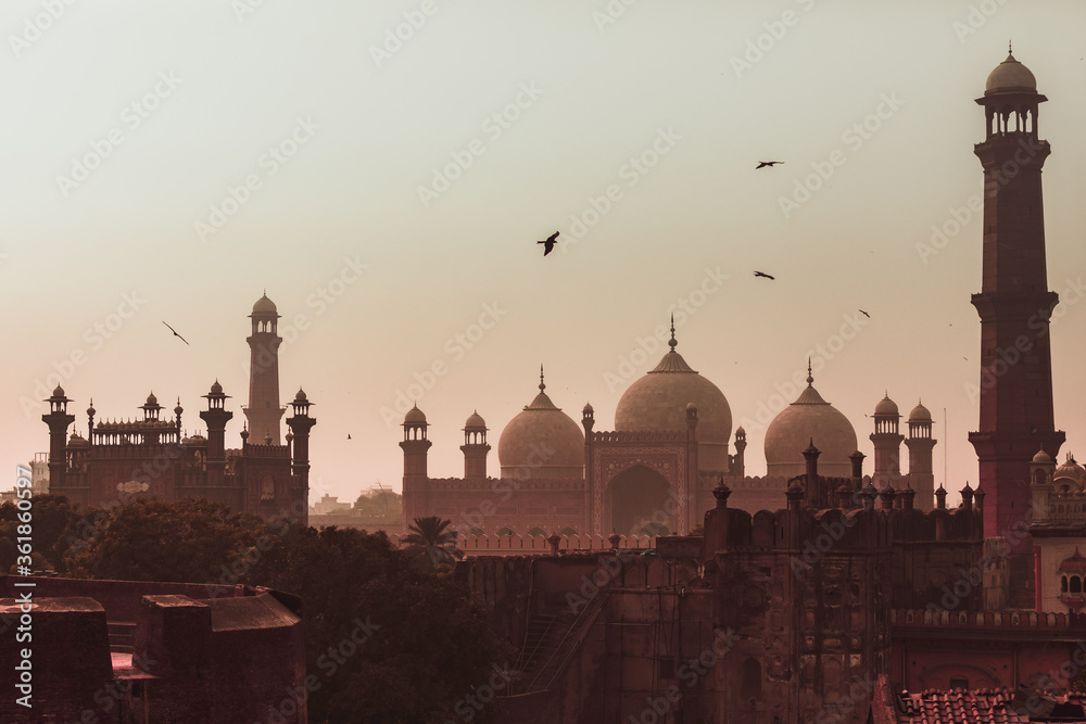 Sunset view Badshahi mosque Lahore city - obrazy, fototapety, plakaty 