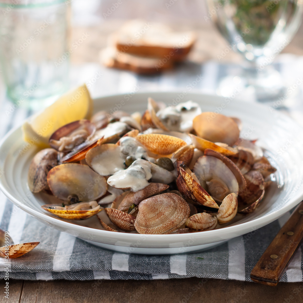 Steamed Clams or Shellfish with Cream Sauce Steamed Clams or Shellfish with Cream Sauce