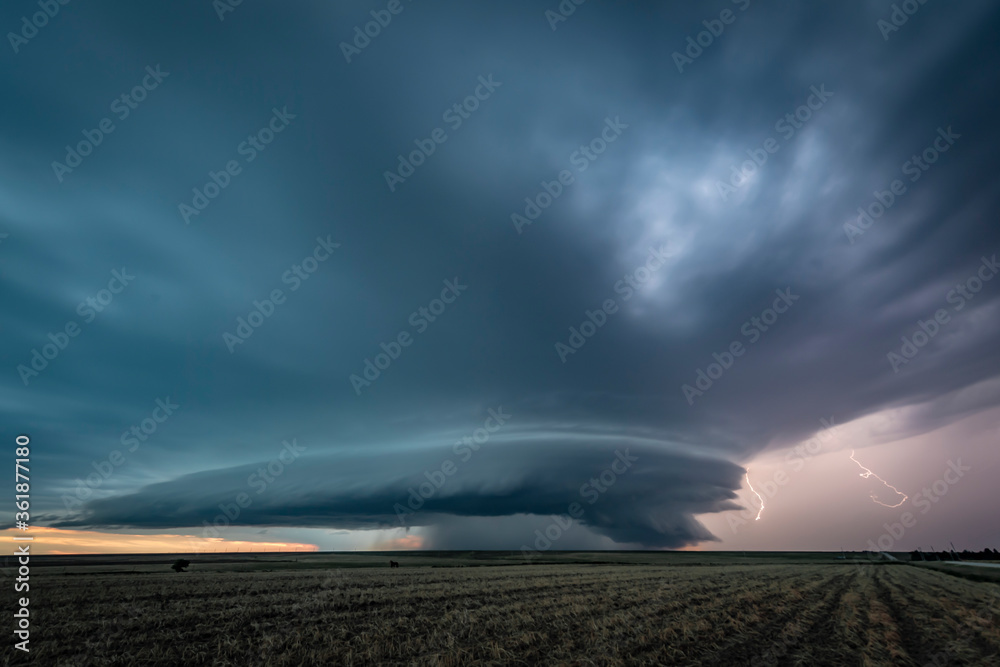 Lighting, Thunder and Severe Weather on the Great Plains