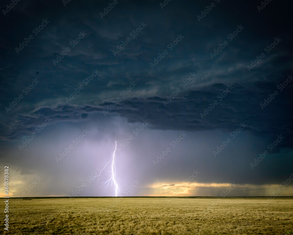 Lighting, Thunder and Severe Weather on the Great Plains Lighting, Thunder and Severe Weather on the Great Plains
